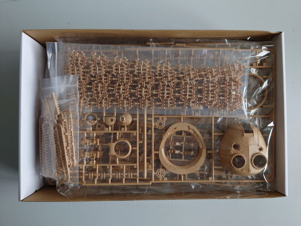 T-55AMD Drozd APS with workable track links 1/35