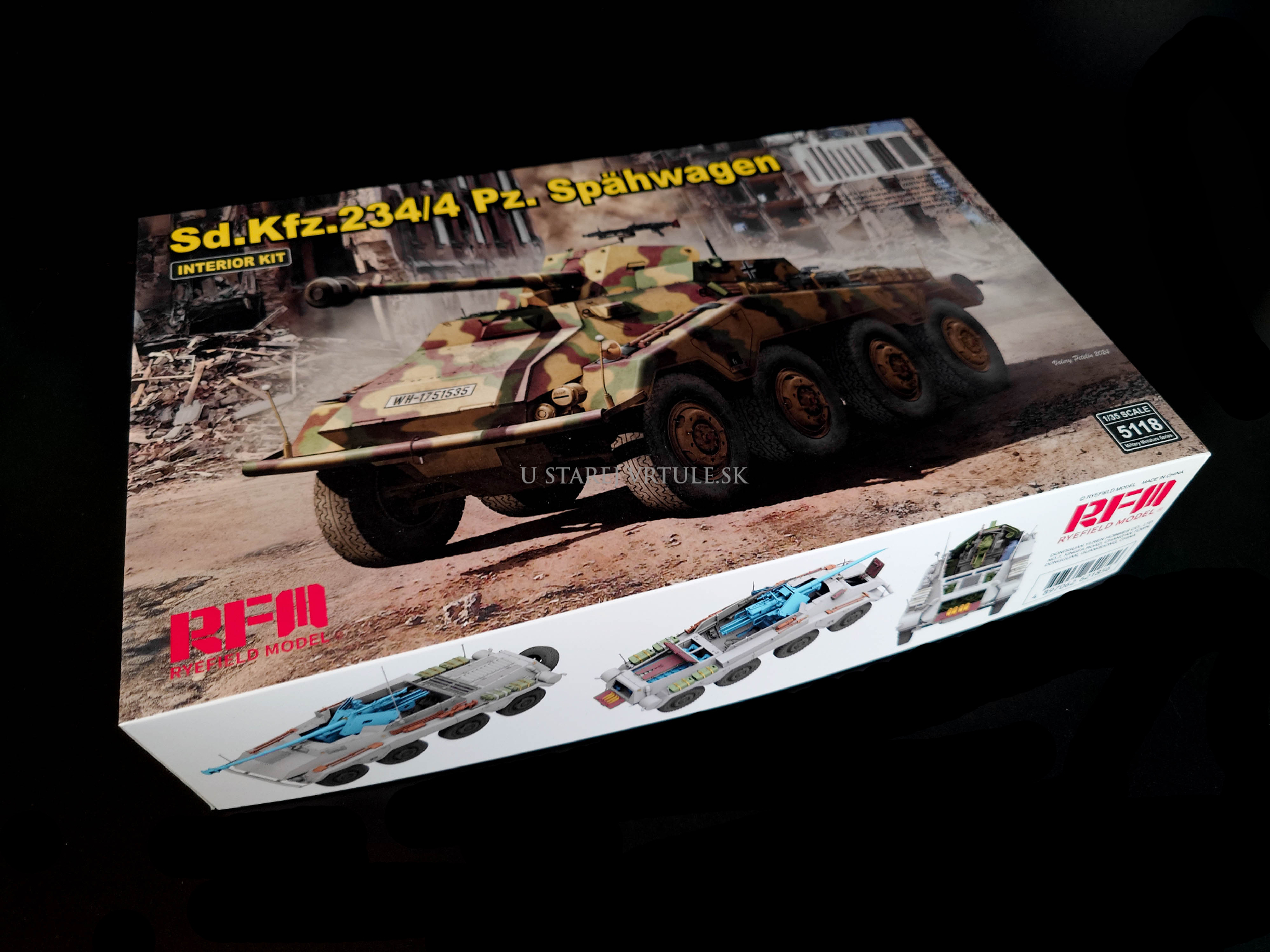 Sd.Kfz.234/4 Pz.Spähwagen with FULL INTERIOR 1/35