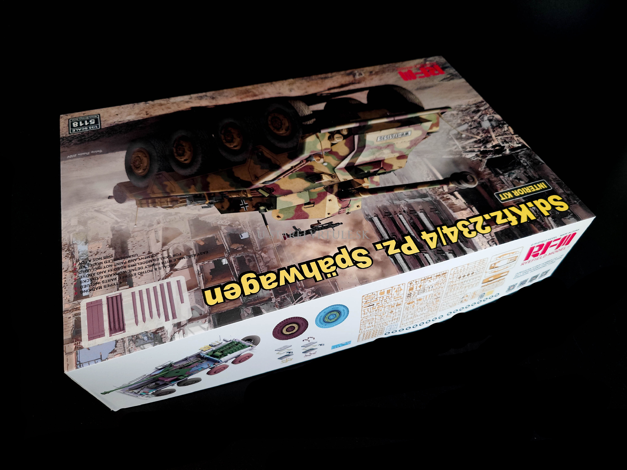 Sd.Kfz.234/4 Pz.Spähwagen with FULL INTERIOR 1/35