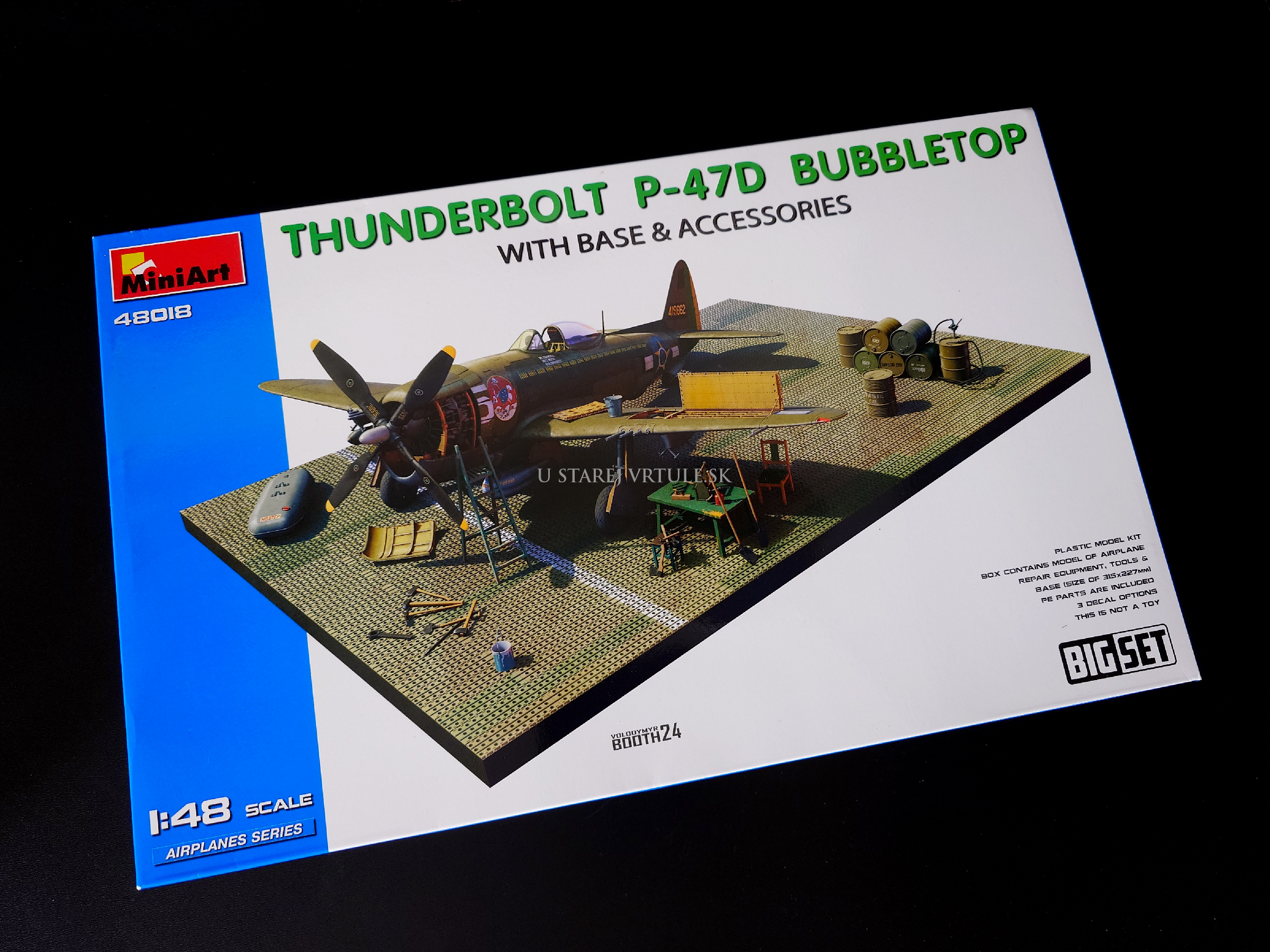 Thunderbolt P-47D Bubbletop WITH BASE & ACCESSORIES BIG SET 1/48
