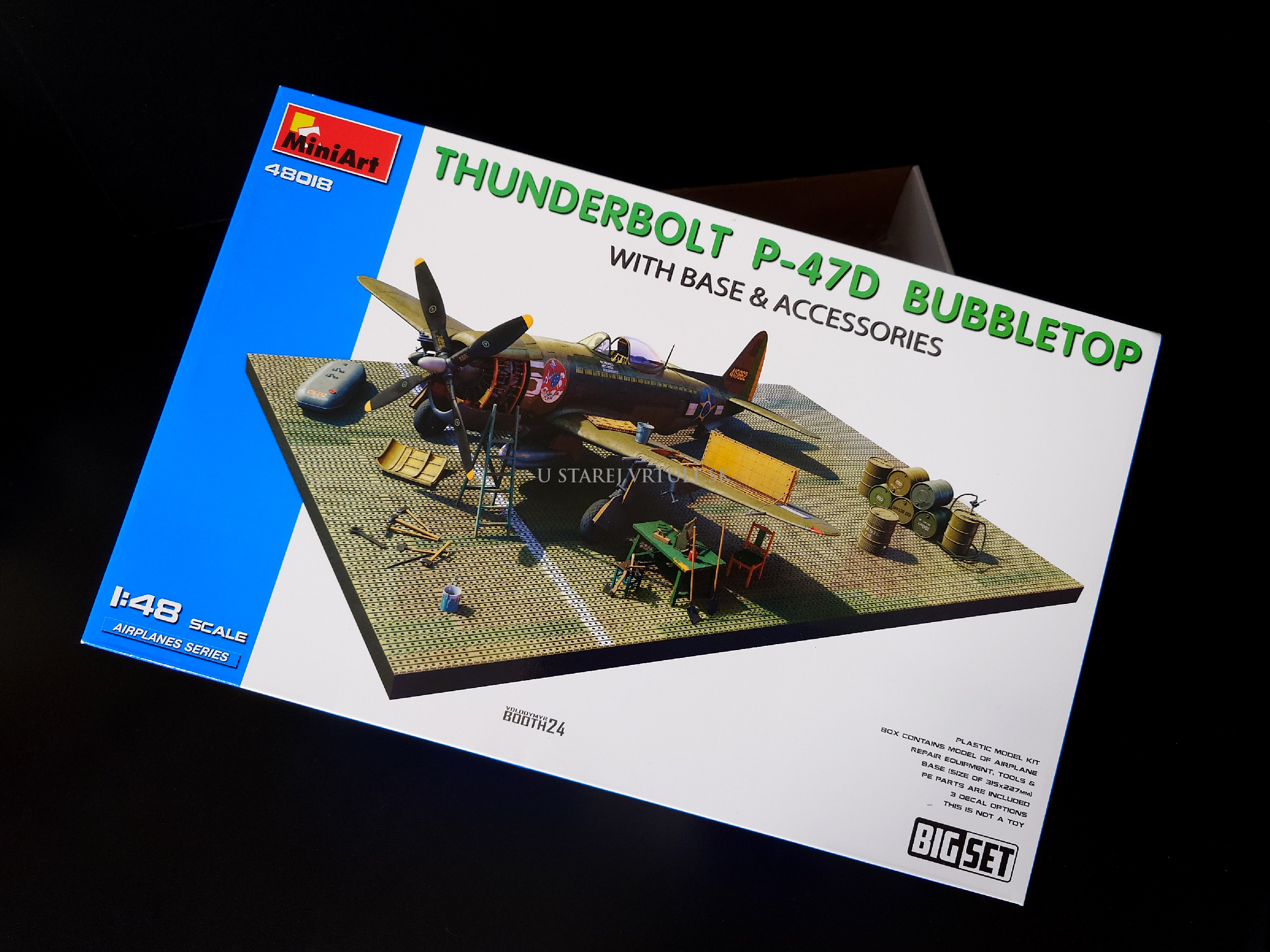 Thunderbolt P-47D Bubbletop WITH BASE & ACCESSORIES BIG SET 1/48