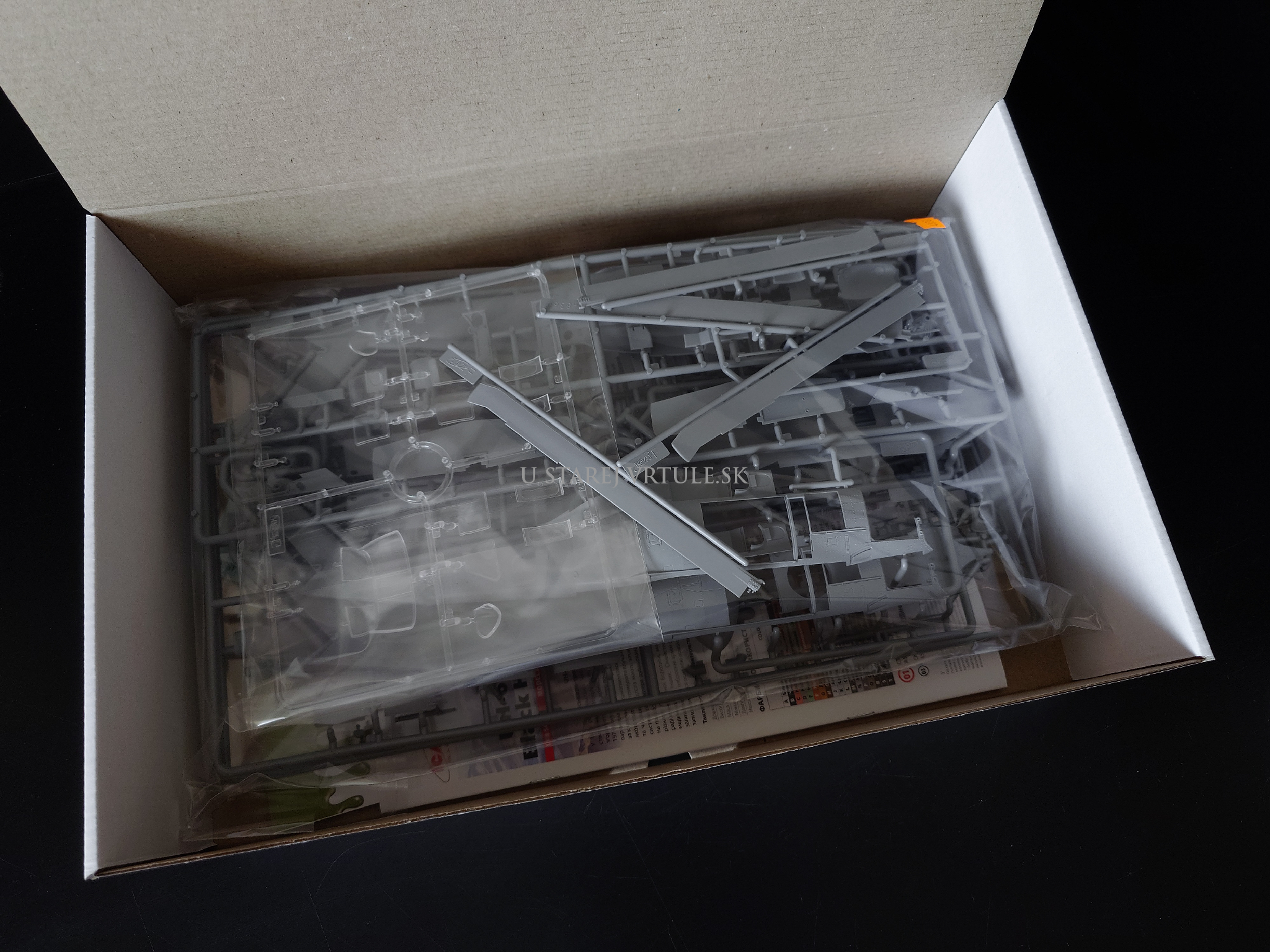 UH-60A Black Hawk US Military Transport Helicopter 1/48