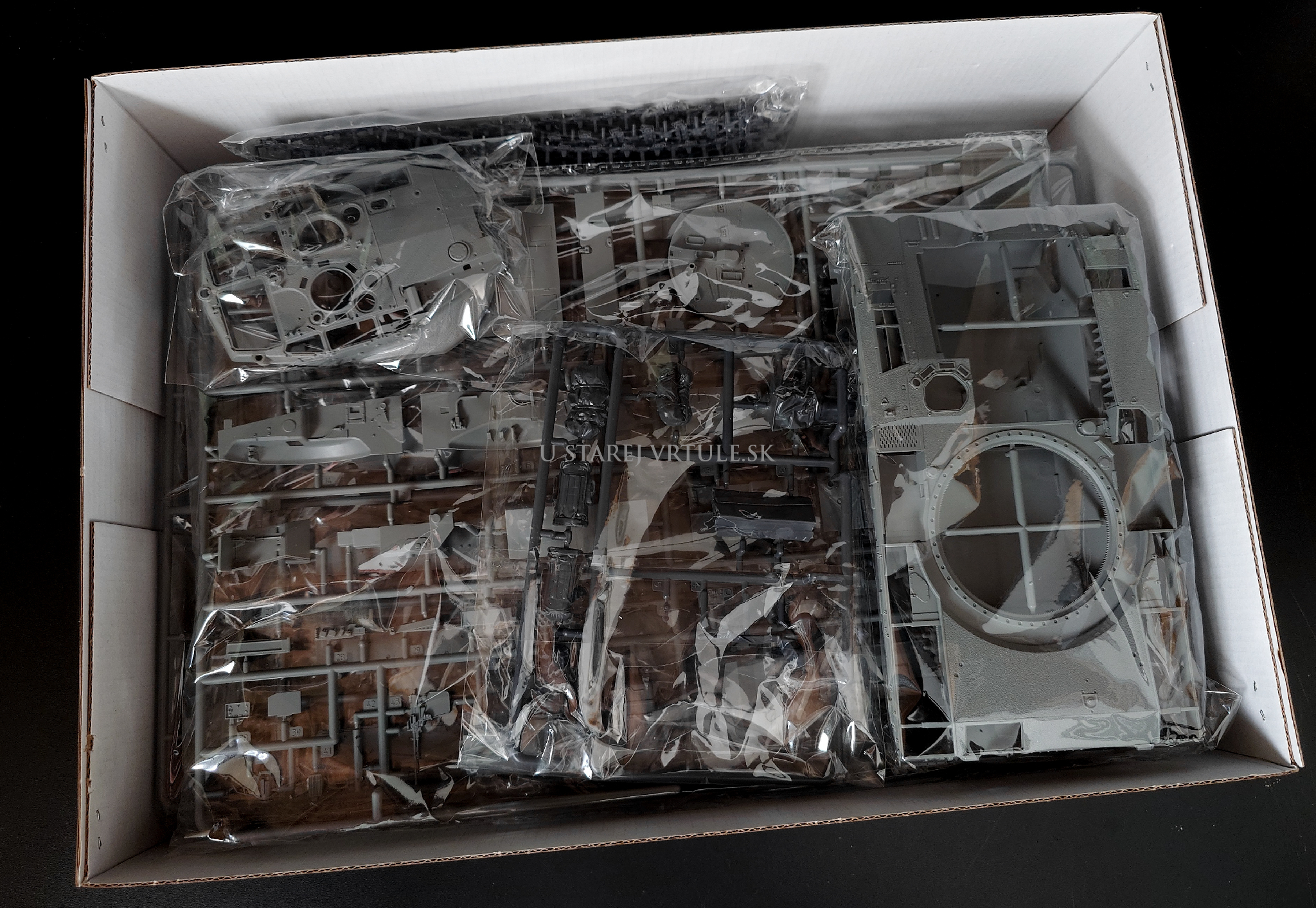Israel Merkava Mk.2 W/ Full Interior & Workable Tracks 1/35