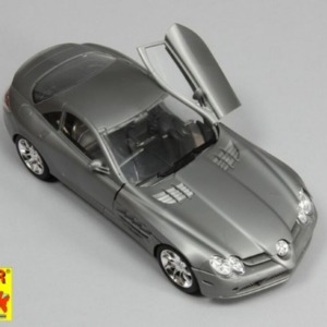 Mercedes Benz SLR - Image 12