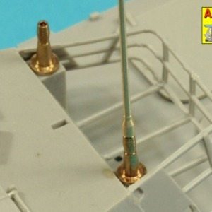 Set of 2 NATO antennas with mount bases - Image 12