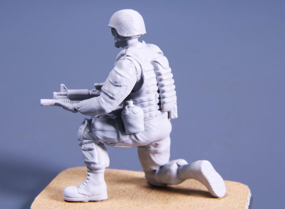 Kneeling Soldier(on right knee),US Army Infantry Squad 2nd Division
