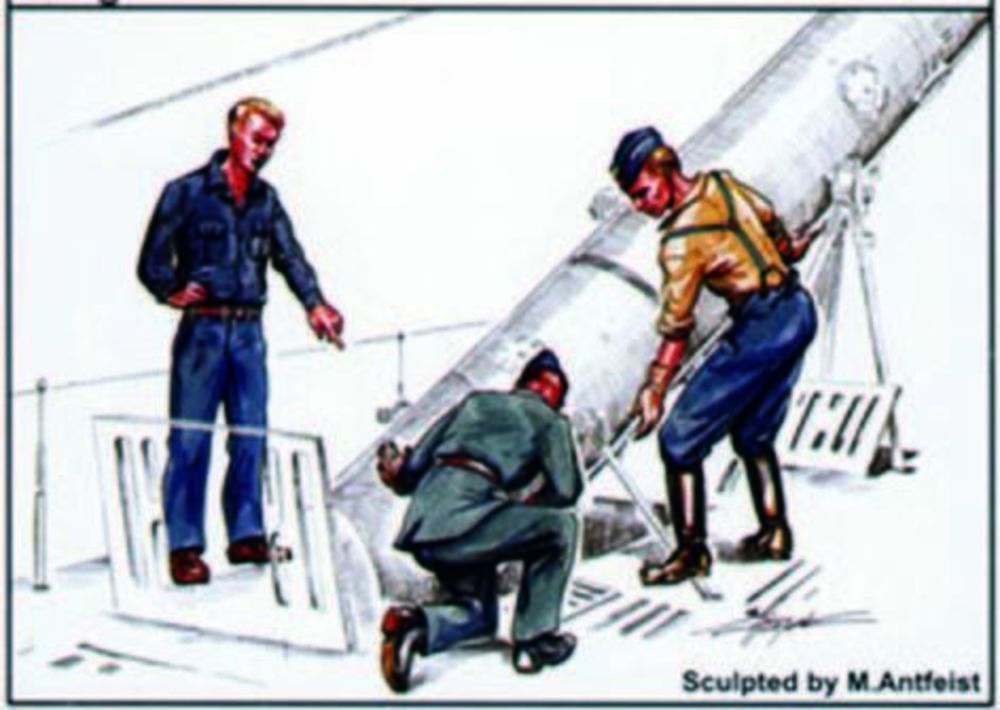 U-VII Besatzung bei der Torpedo Beladung