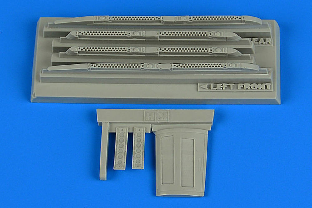 Su-17/22 M3/M4 Fitter K fully loaded chaff/flare dispensers (KH) 1/48
